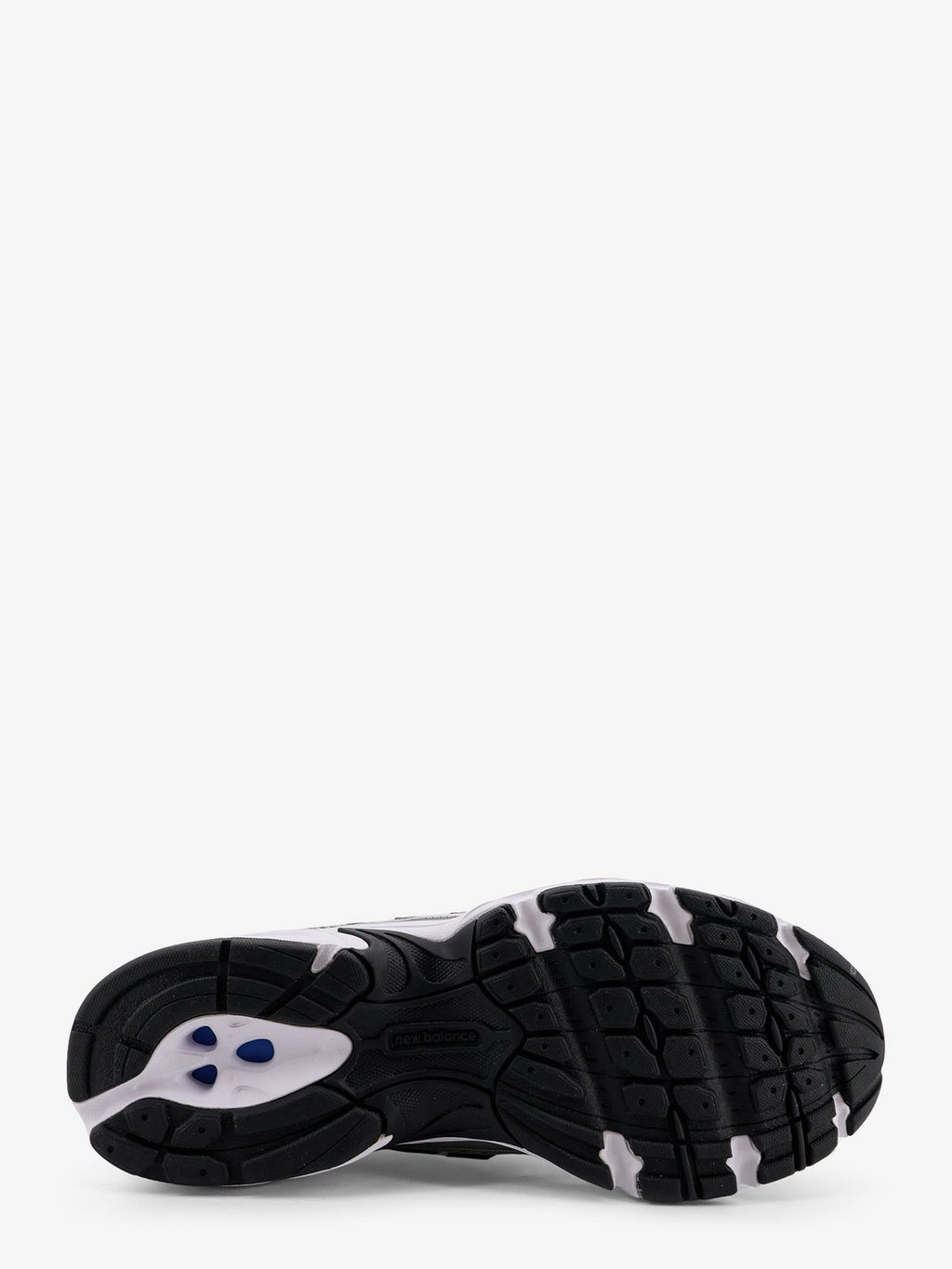 740 mesh sneakers with iconic contrasting side logo 4