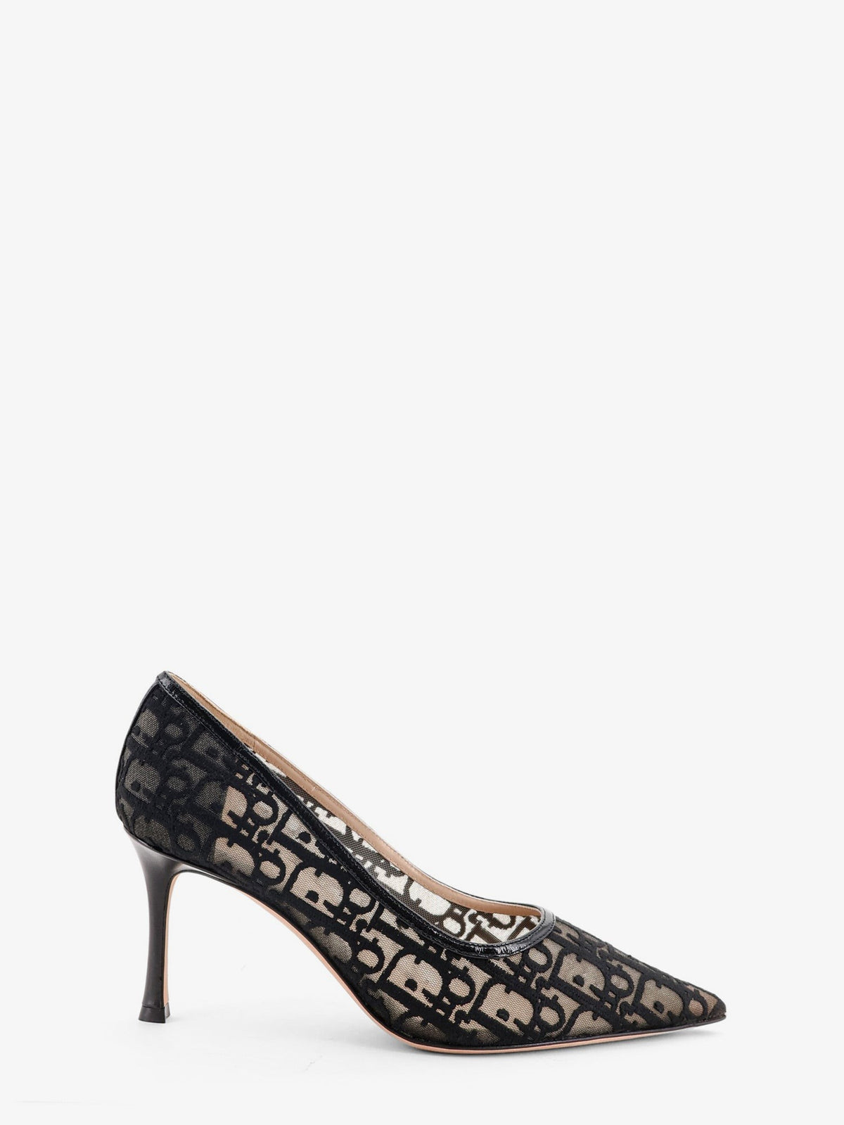 Adiorable pump with black Dior Oblique emboidery