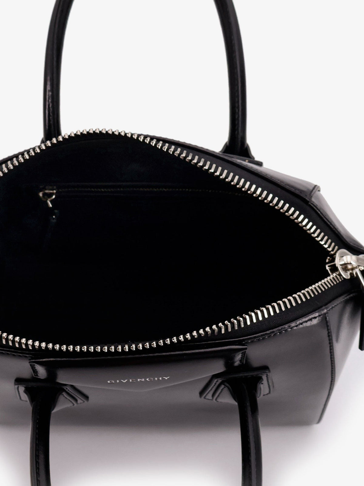 Antigona leather shoulder bag 5