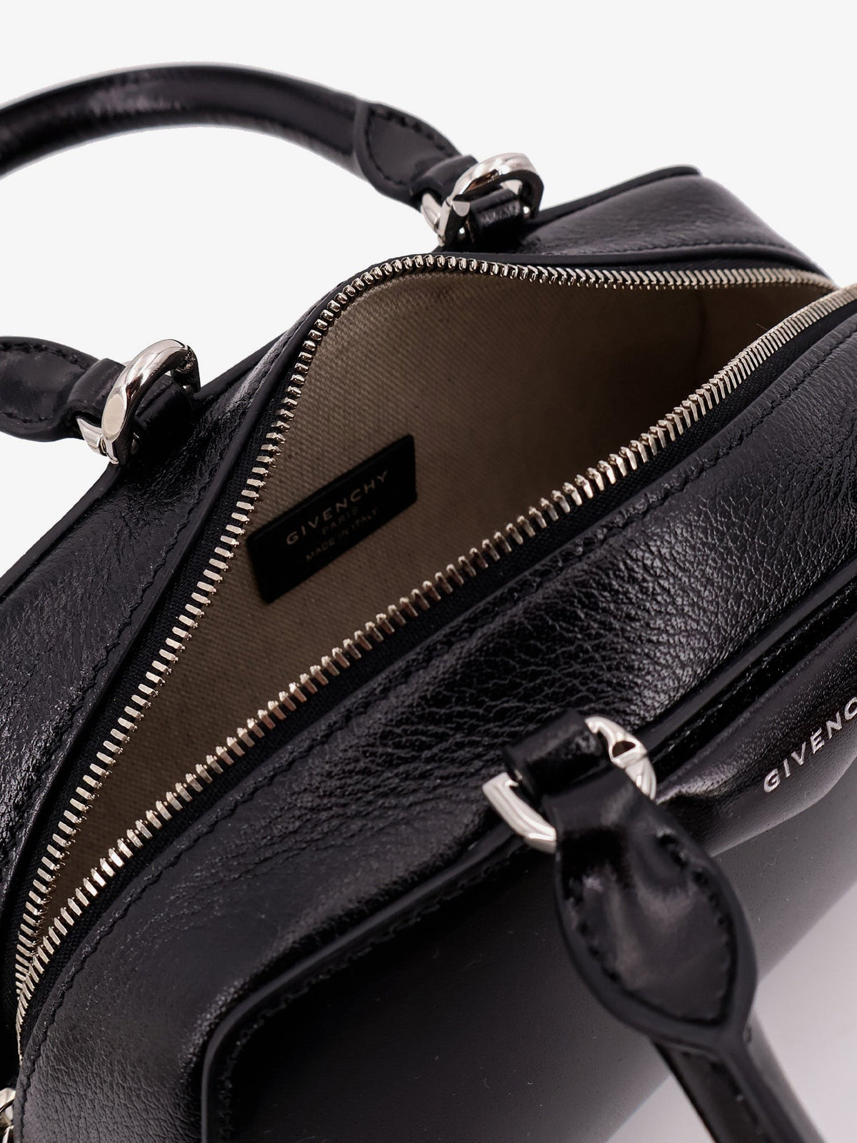 Antigona Mini leather shoulder bag 5