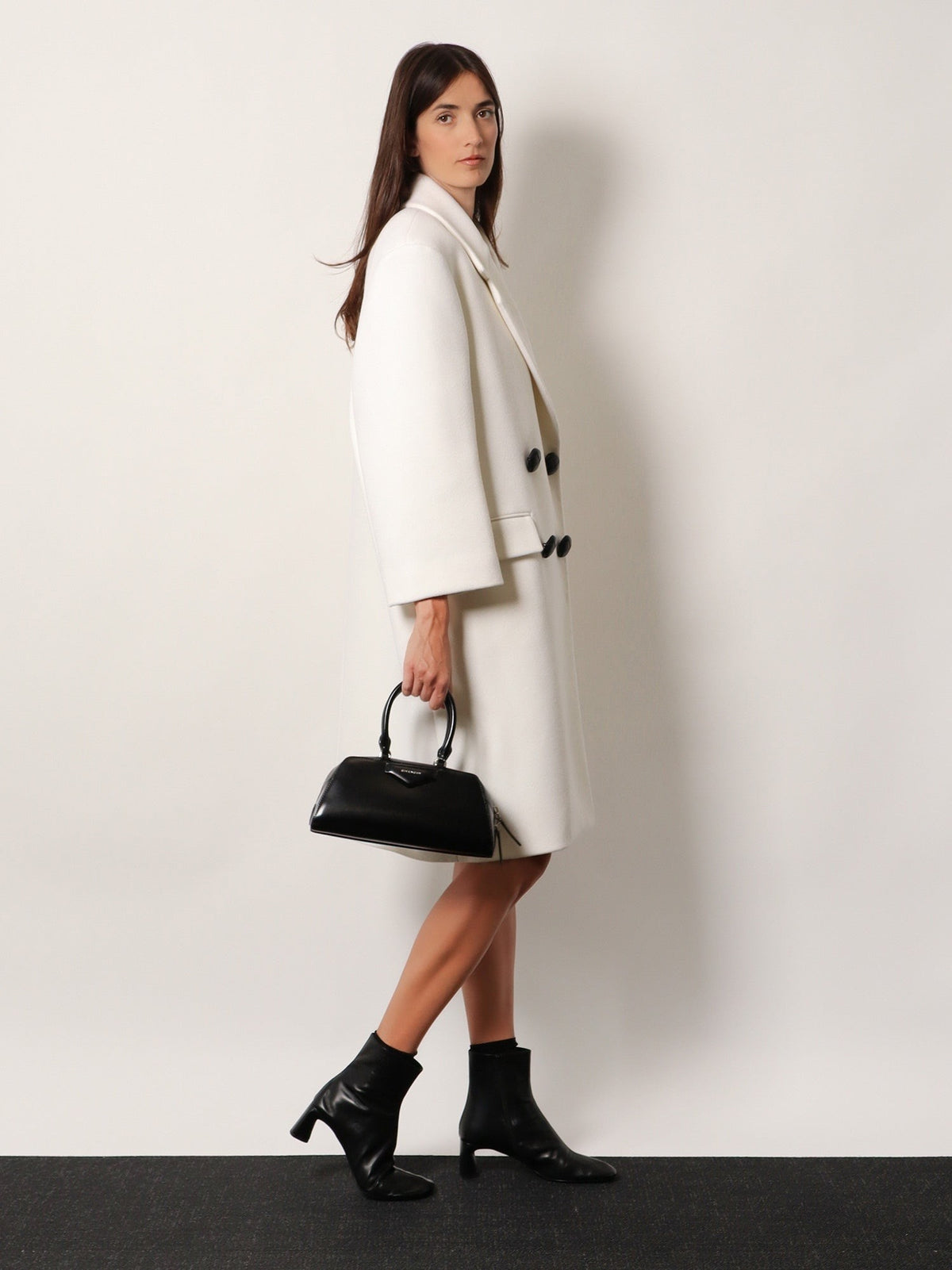 Antigona Small leather crossbody bag 2