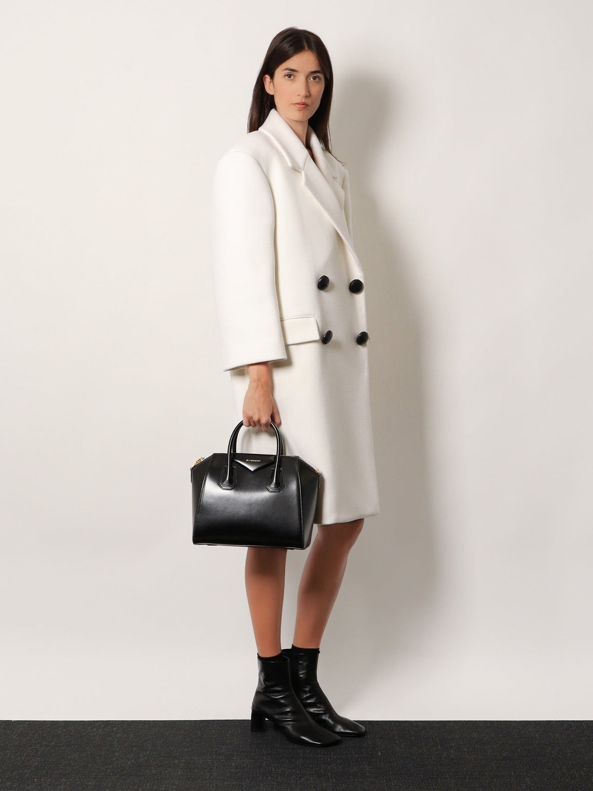 Antigona Small leather crossbody bag 2