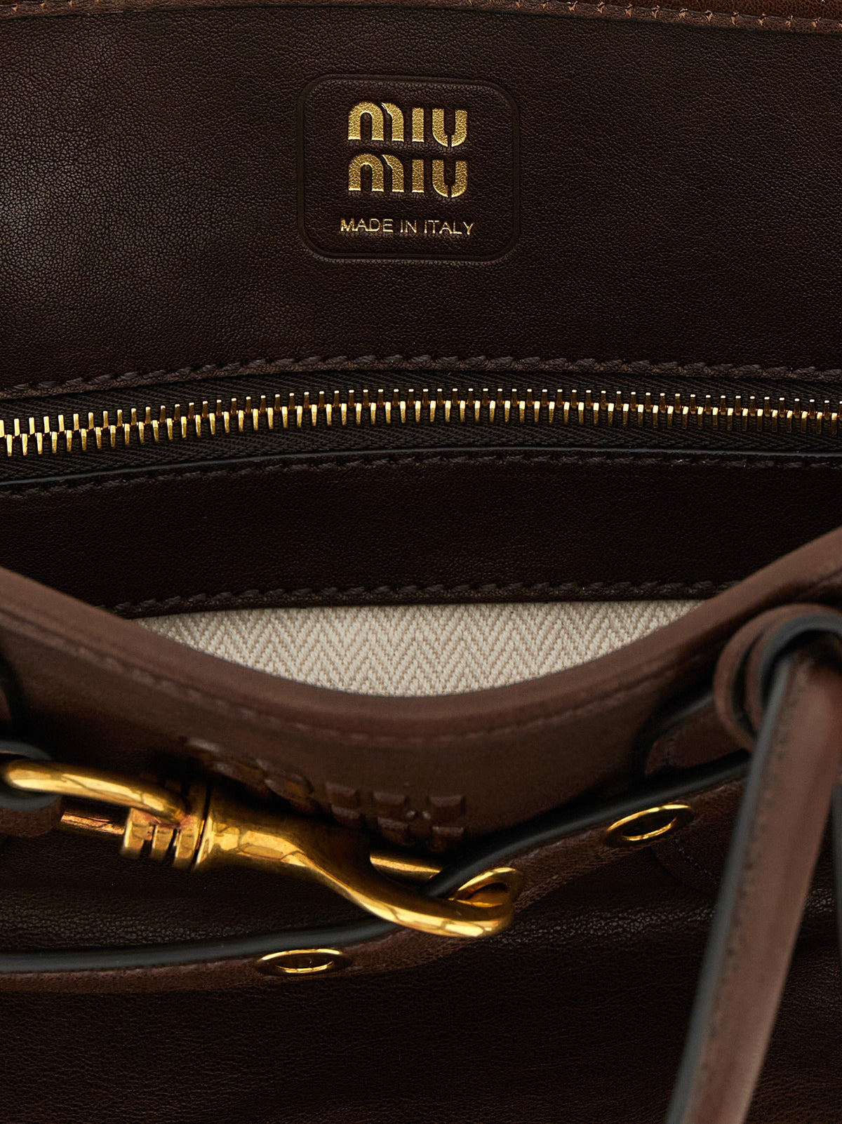 Aventure leather handbag with embossed lettering logo 4