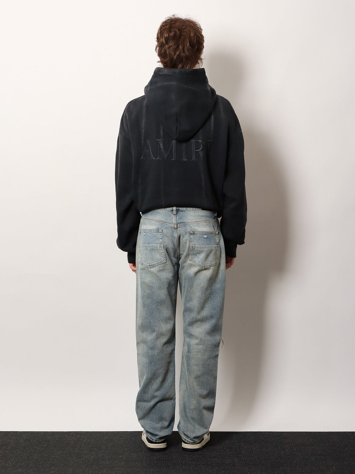 Destroyed effect jeans 3