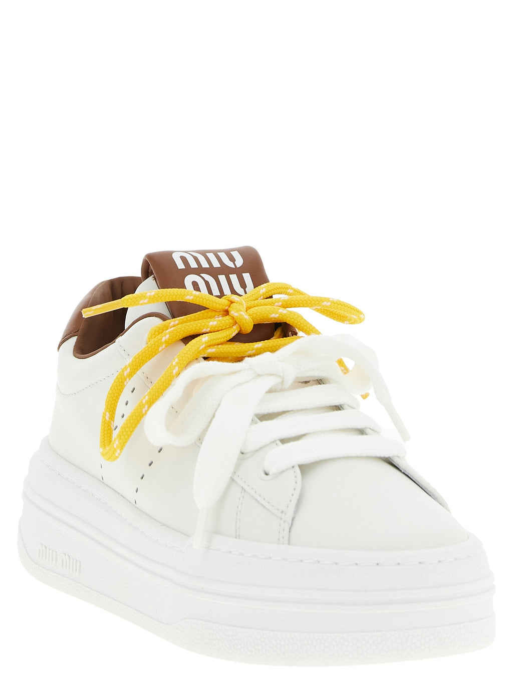 Double lacing sneakers 2