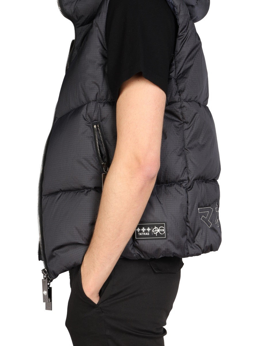 HOODED VEST 3