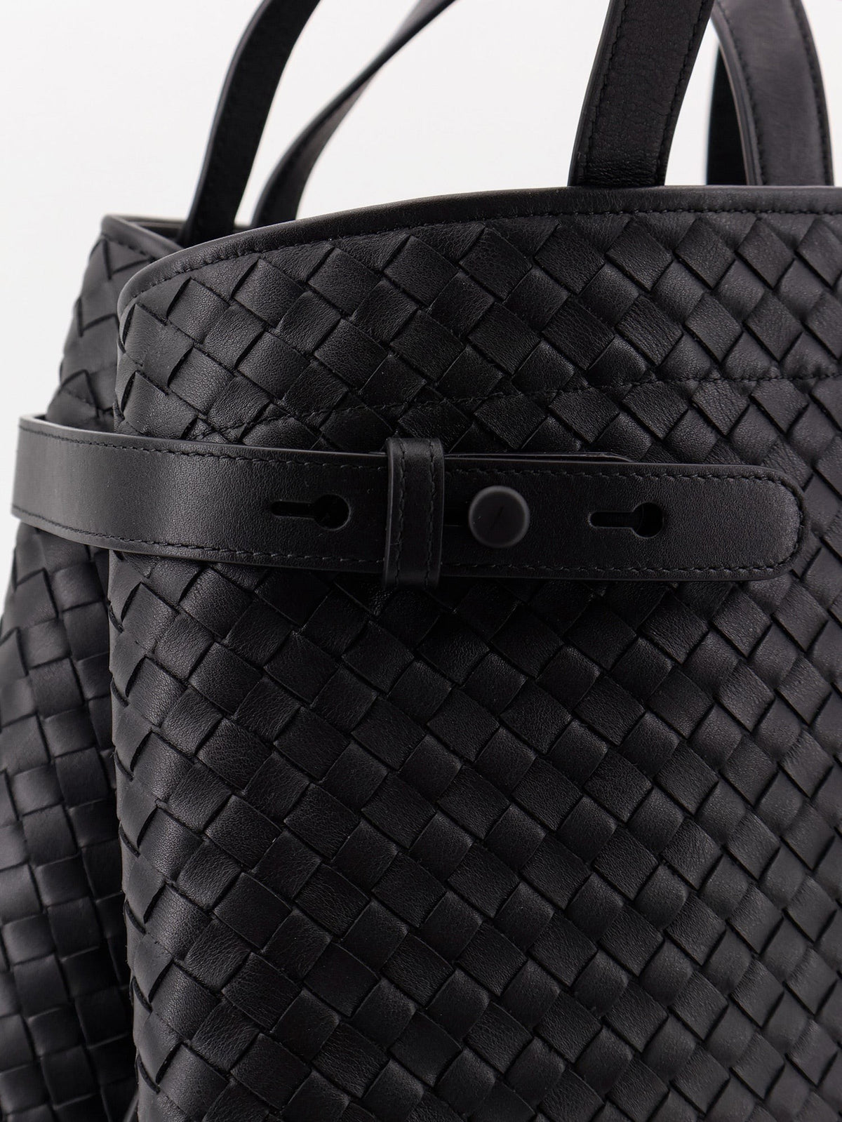 Intreccio leather shoulder bag 5