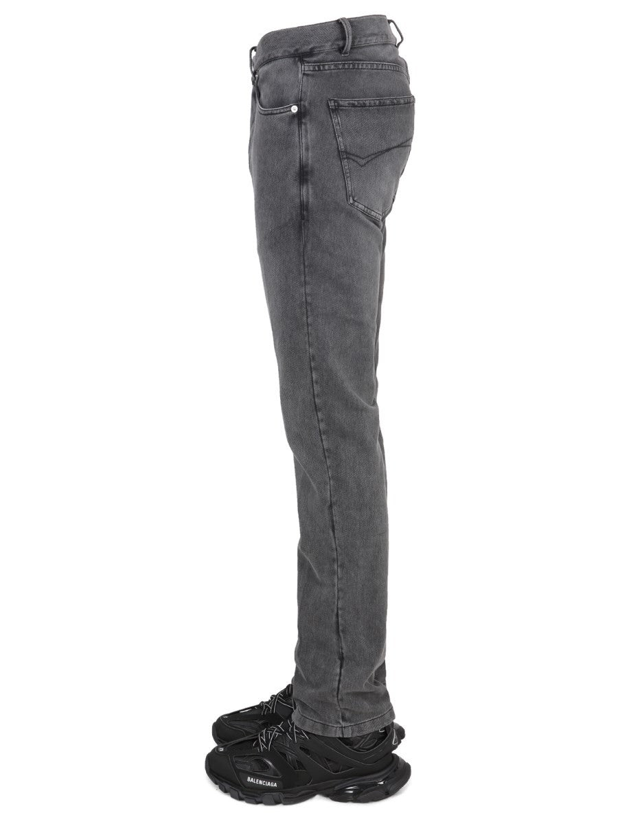 JEANS CON PATCH LOGO 3