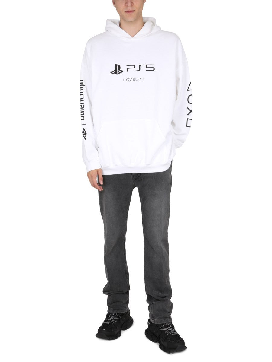 JEANS CON PATCH LOGO 2