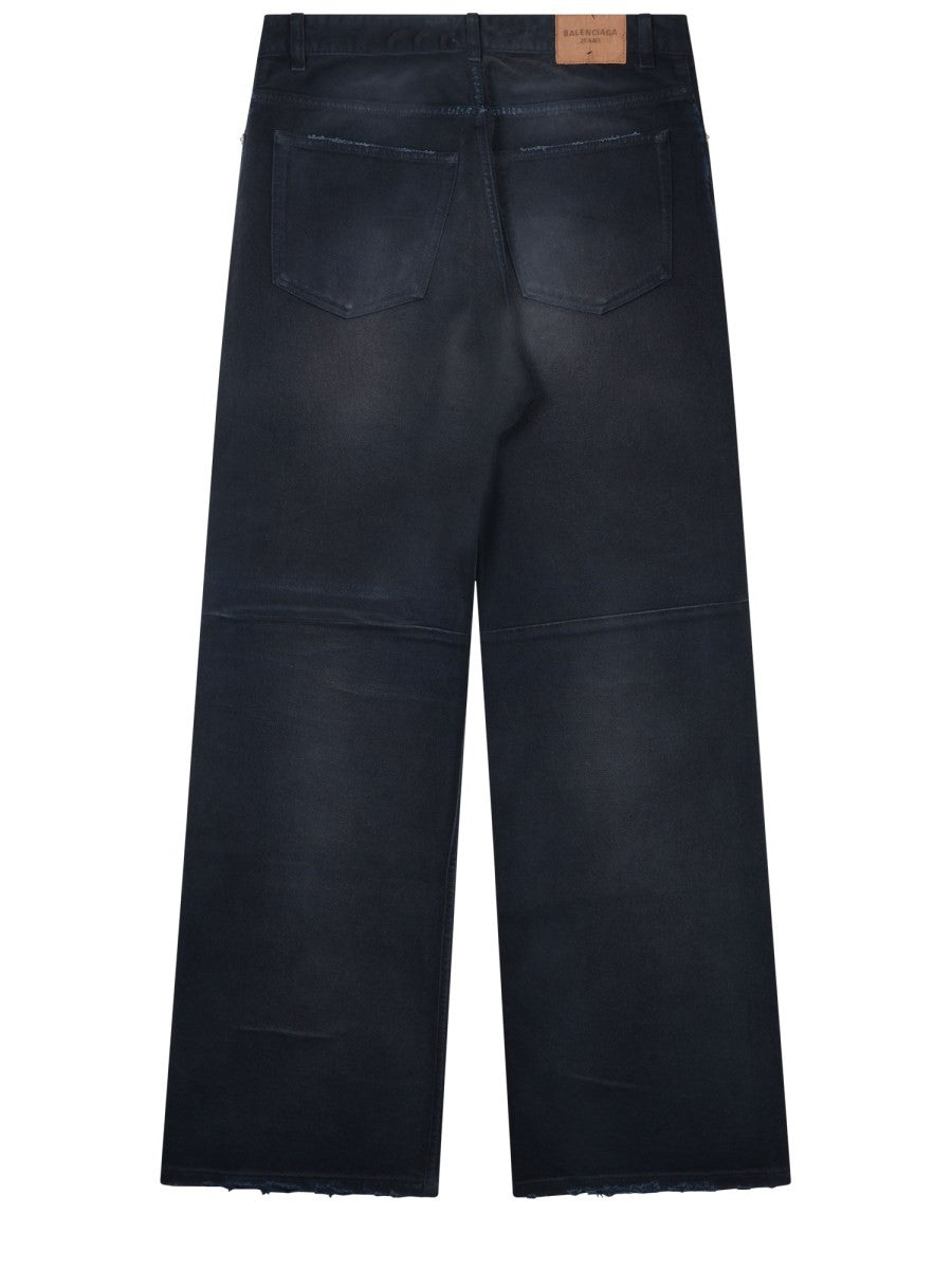 JEANS WITH KNEE BEND 2