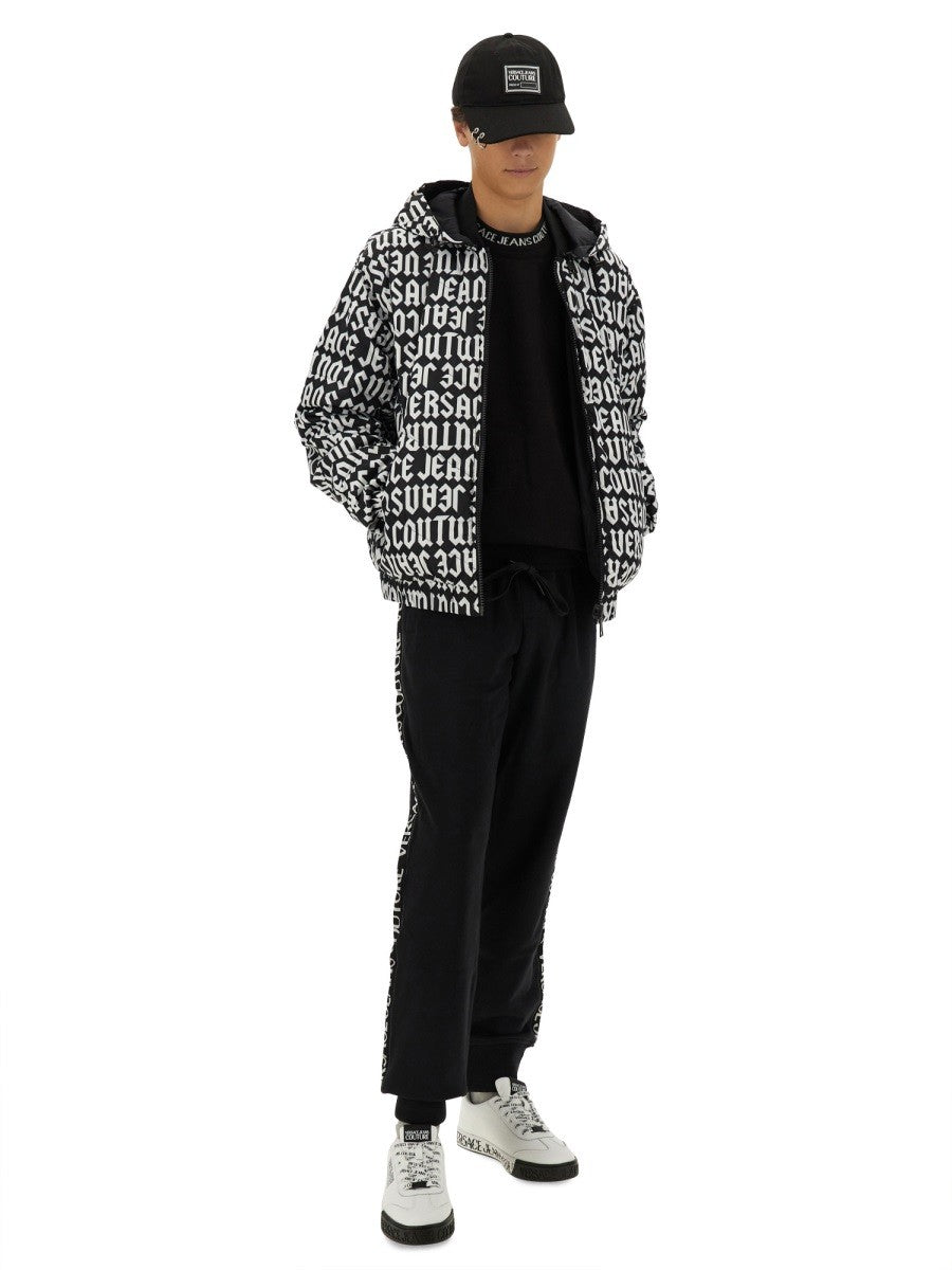 JOGGING PANTS WITH LOGO 2