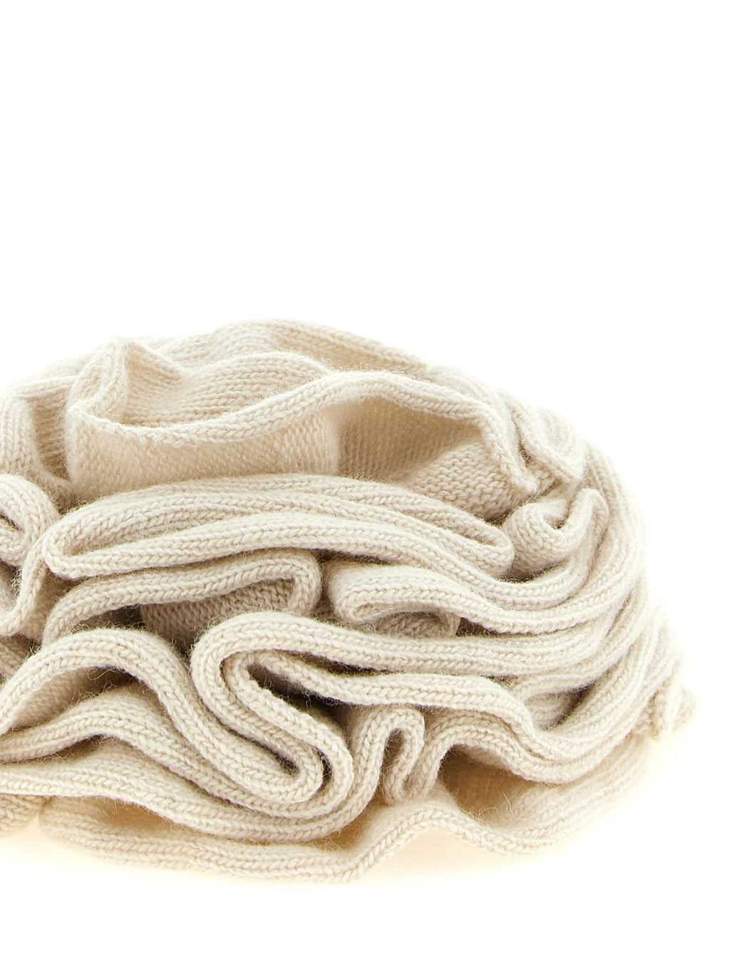 Knitted pin with drawstring 3