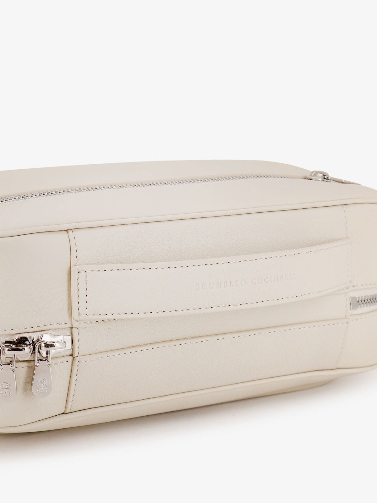 Leather beauty case with metal logo detail 4