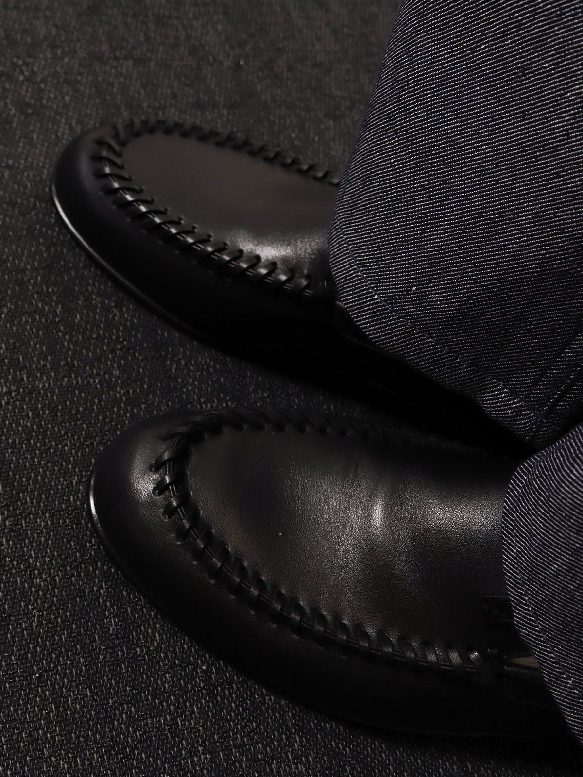 Leather loafers with metal FF logo 2