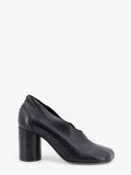 Leather pumps with iconic Atomic toe