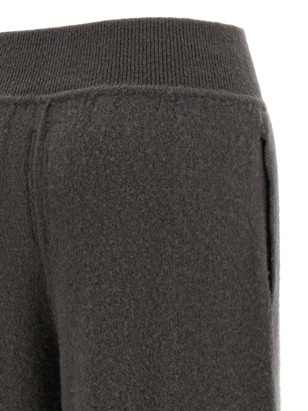 'Loose' pants 4