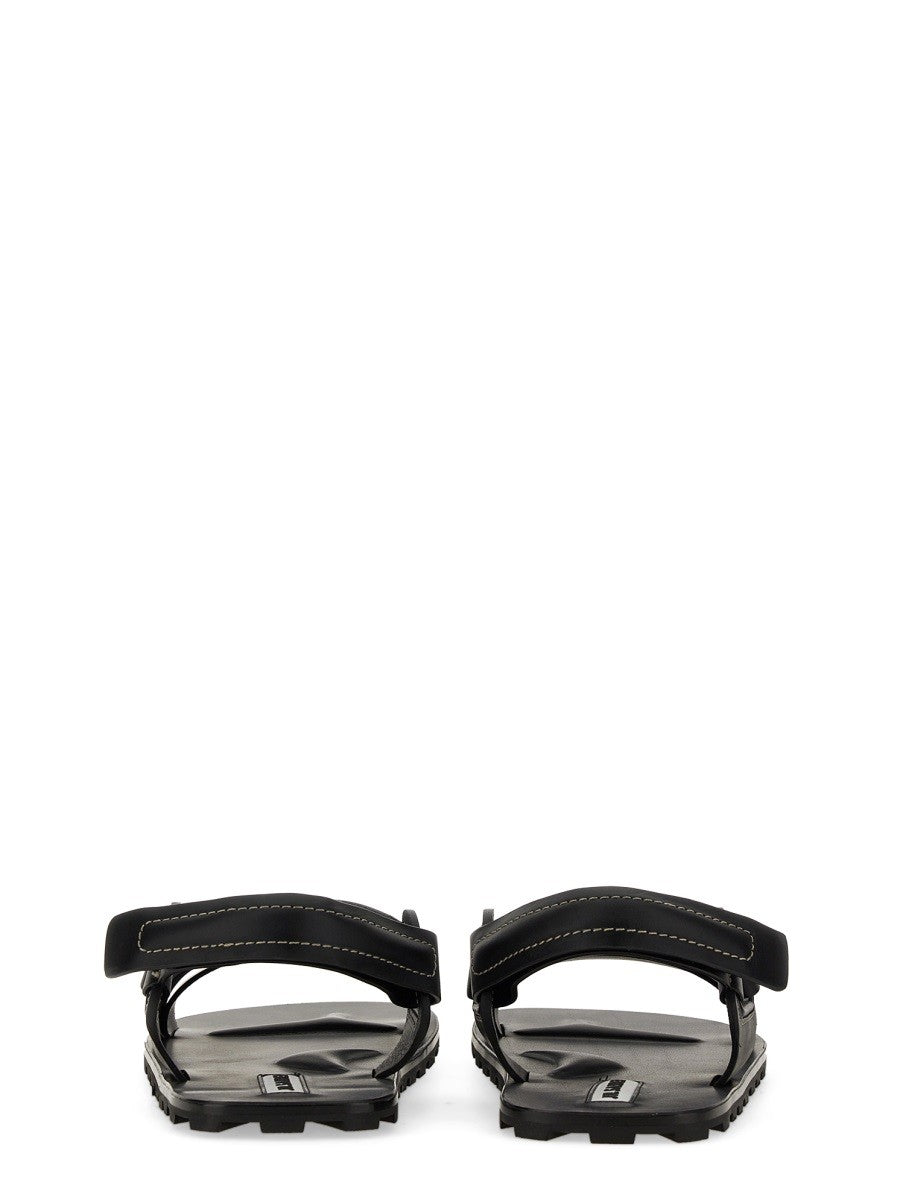 LOW SANDAL. 3