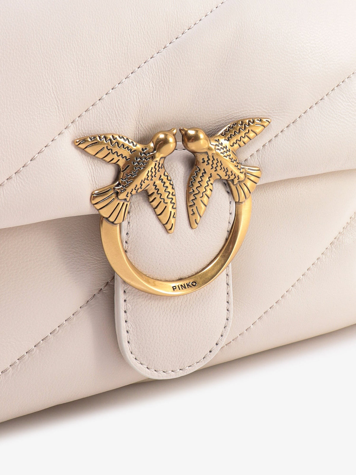 Matelassé leather shoulder bag with iconic love birds buckle 5