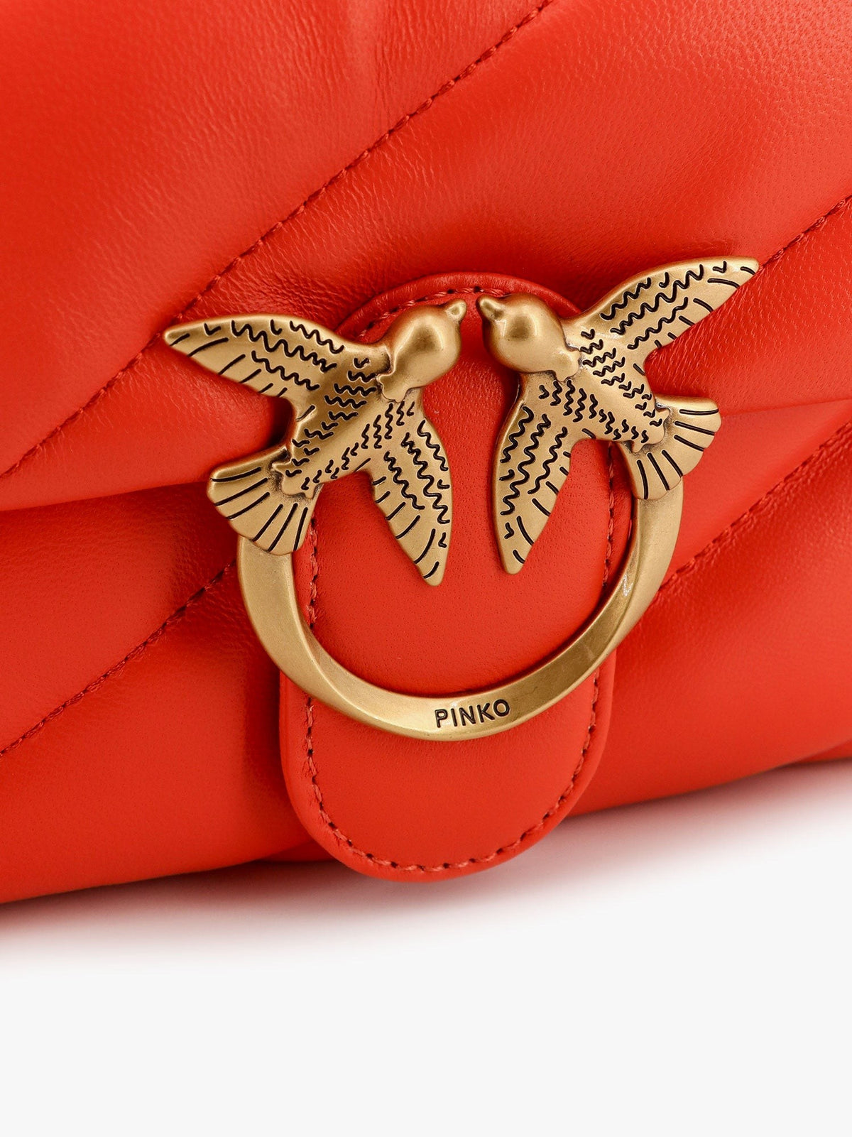 Matelassé leather shoulder bag with iconic love birds buckle 5