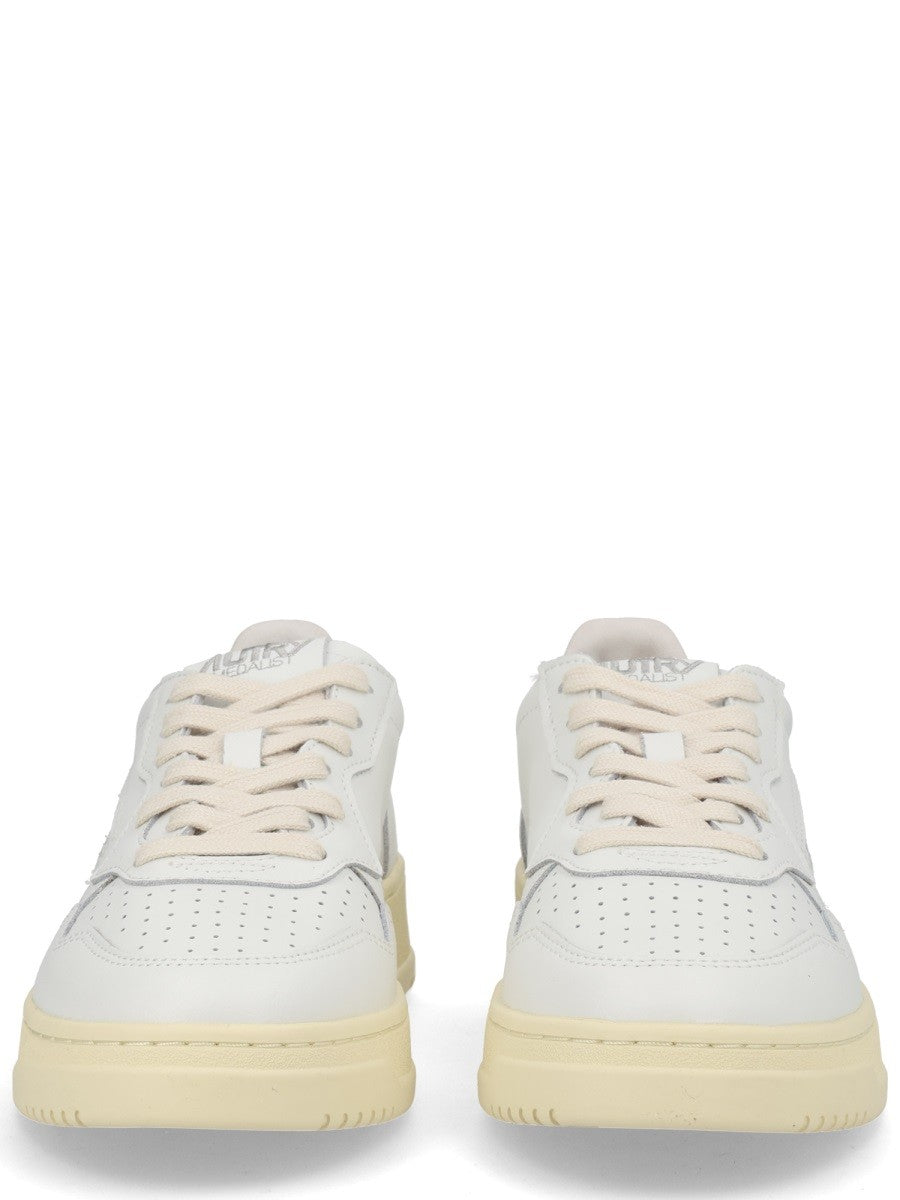"MEDALIST LOW" SNEAKER 3