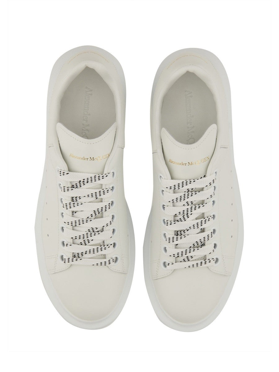 OVERSIZED SNEAKER 2