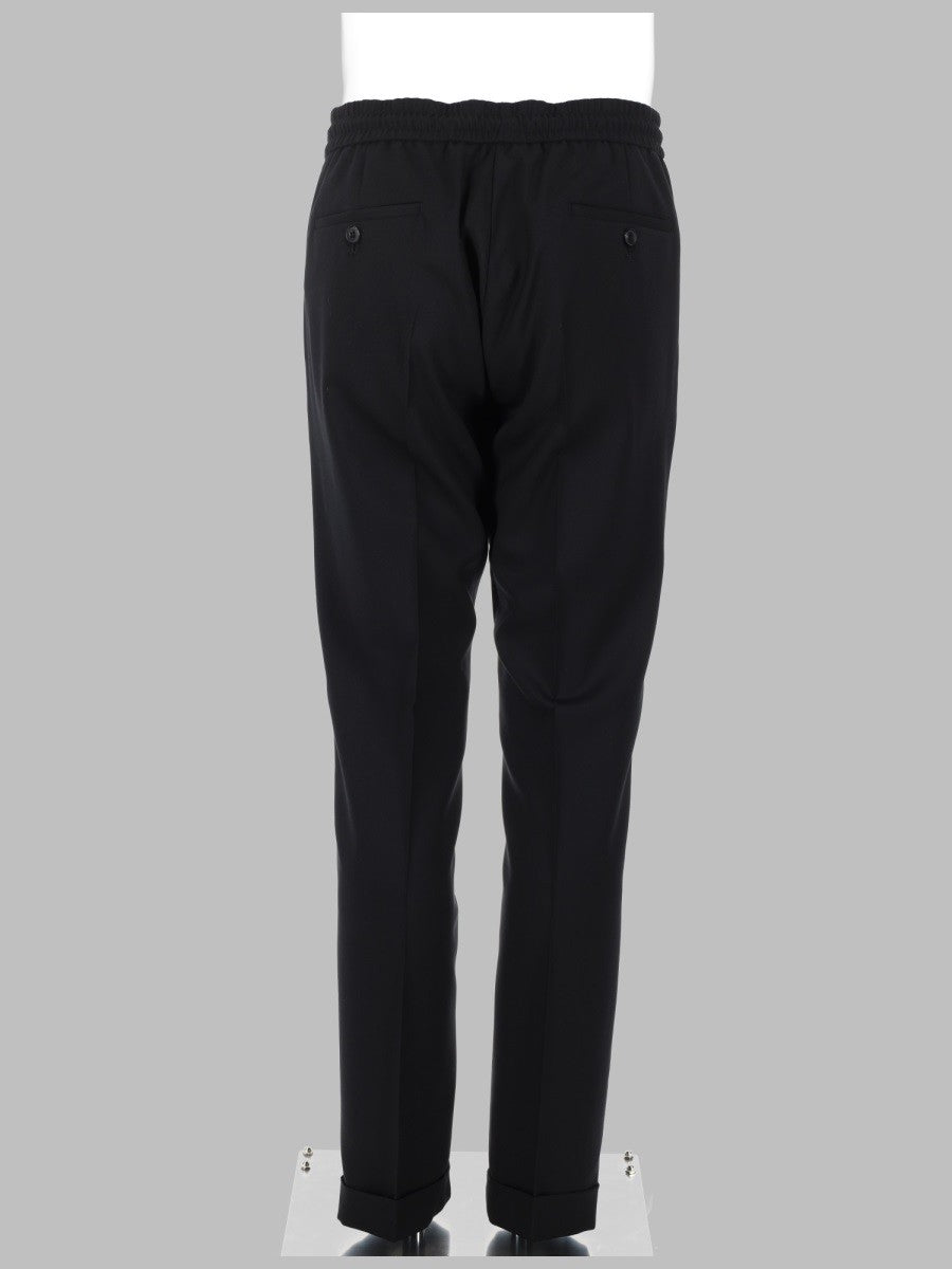 PANTALONE "A SUIT TO TRAVEL IN" 2