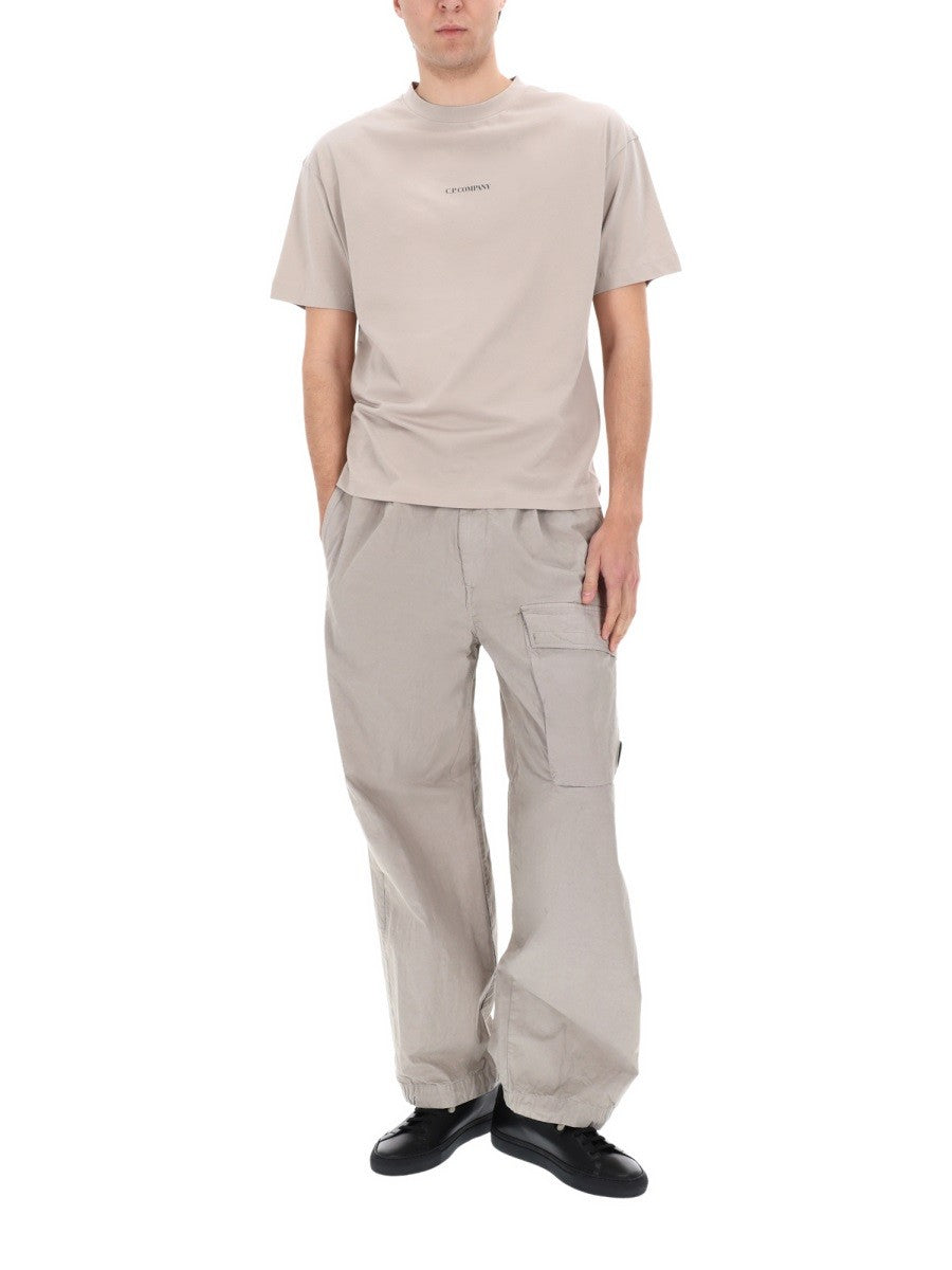 PANTALONE CARGO CON PATCH LOGO 2
