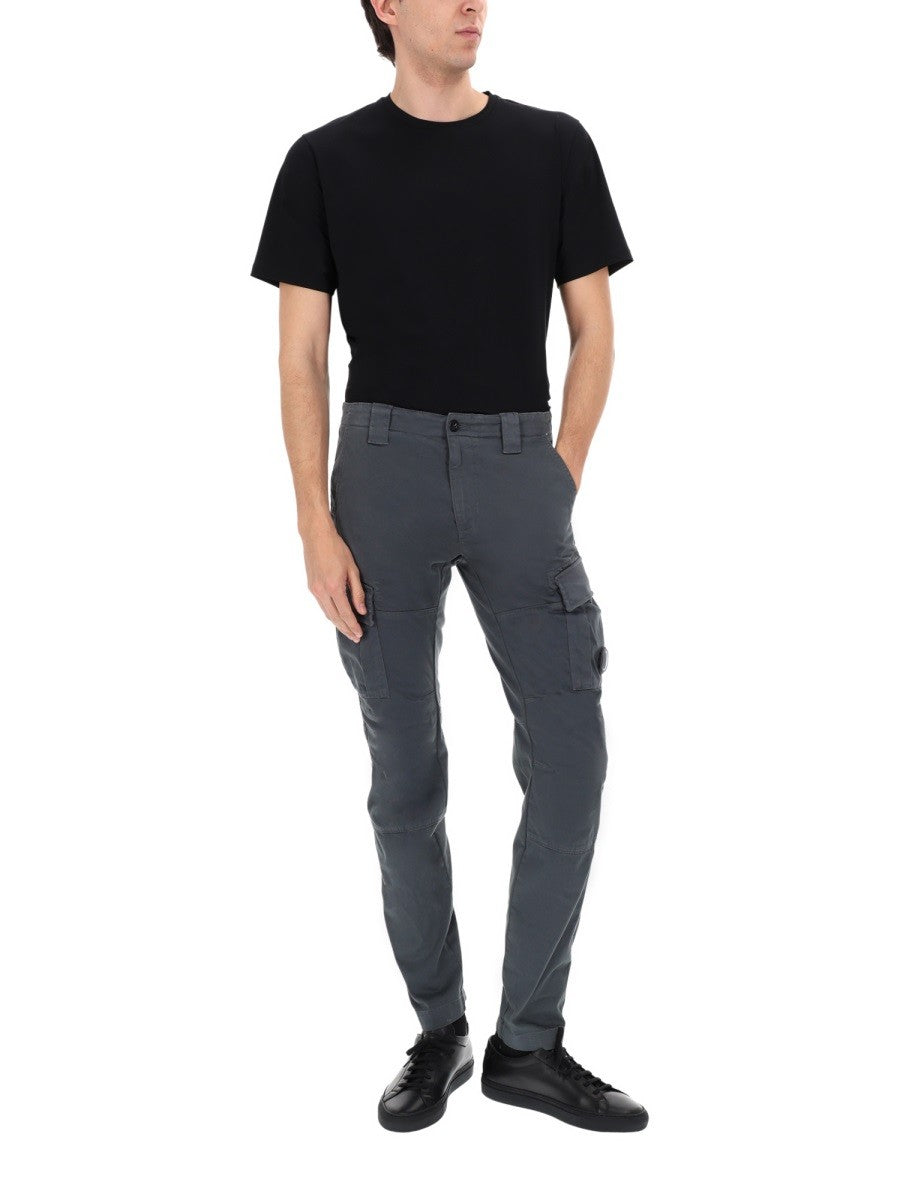PANTALONE CARGO CON PATCH LOGO 2