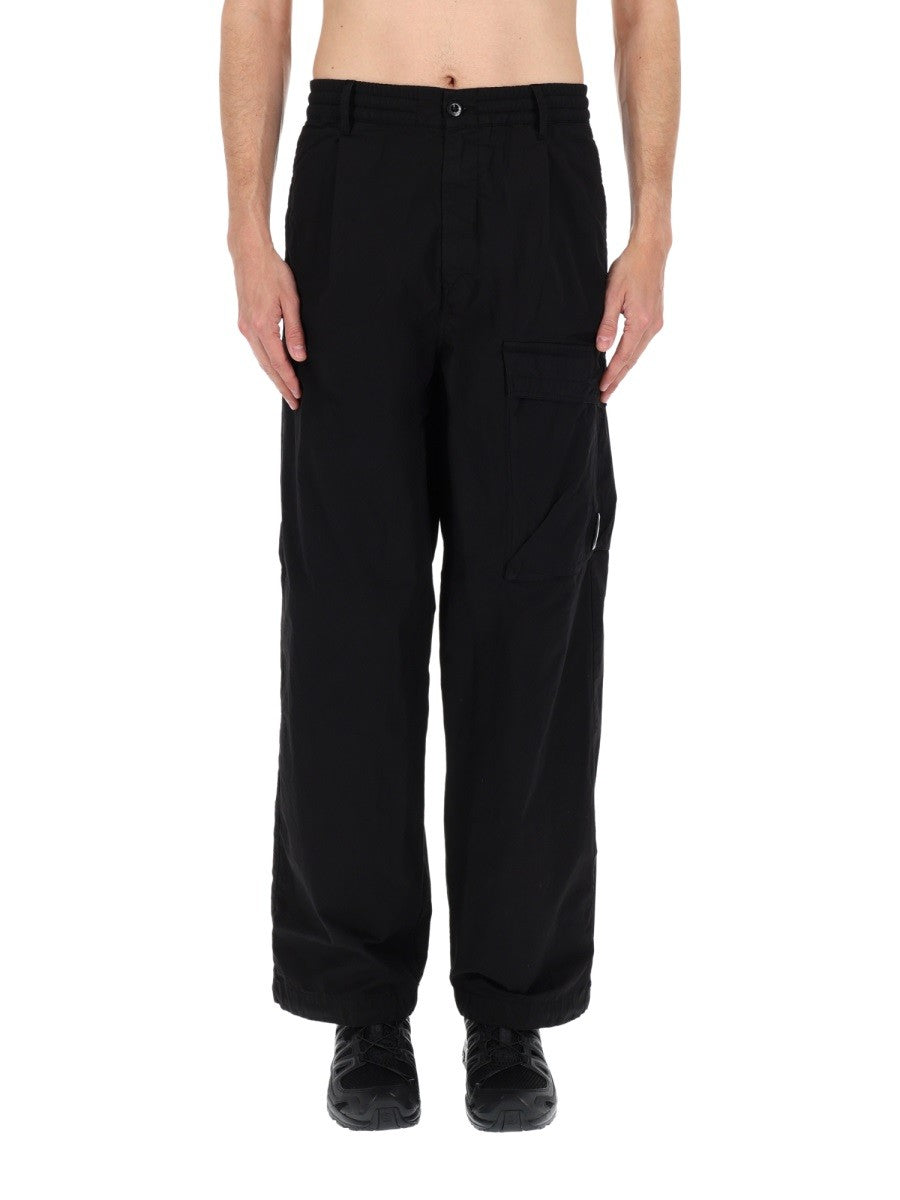 PANTALONE CARGO CON PATCH LOGO 6