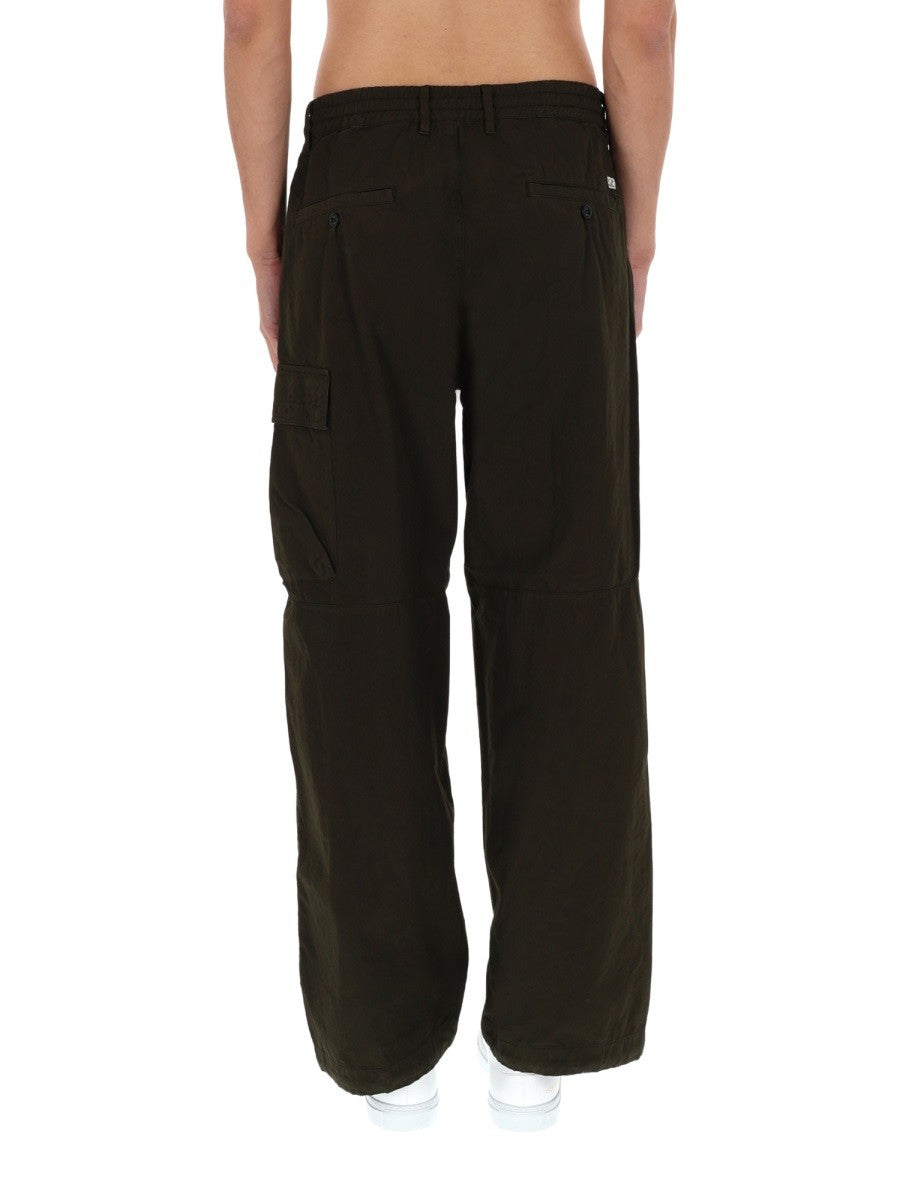 PANTALONE CARGO CON PATCH LOGO 5