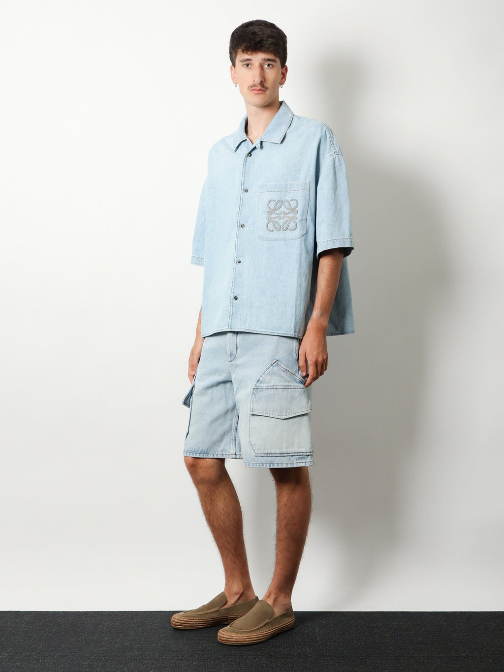 Pantalone corto con tasche 2