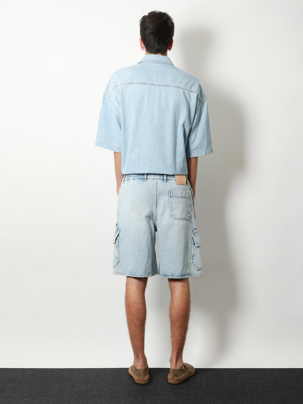Pantalone corto con tasche 3