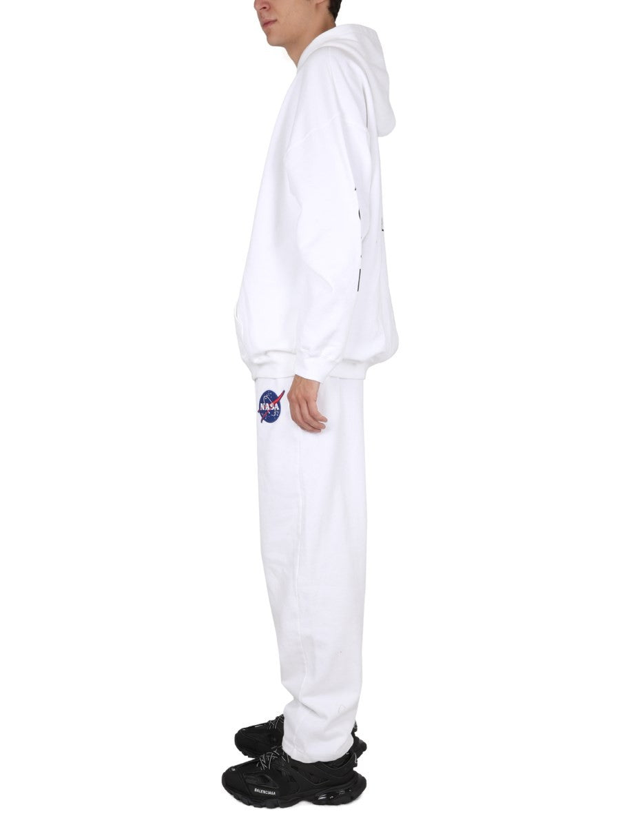 PANTALONE JOGGER CON PATCH 2