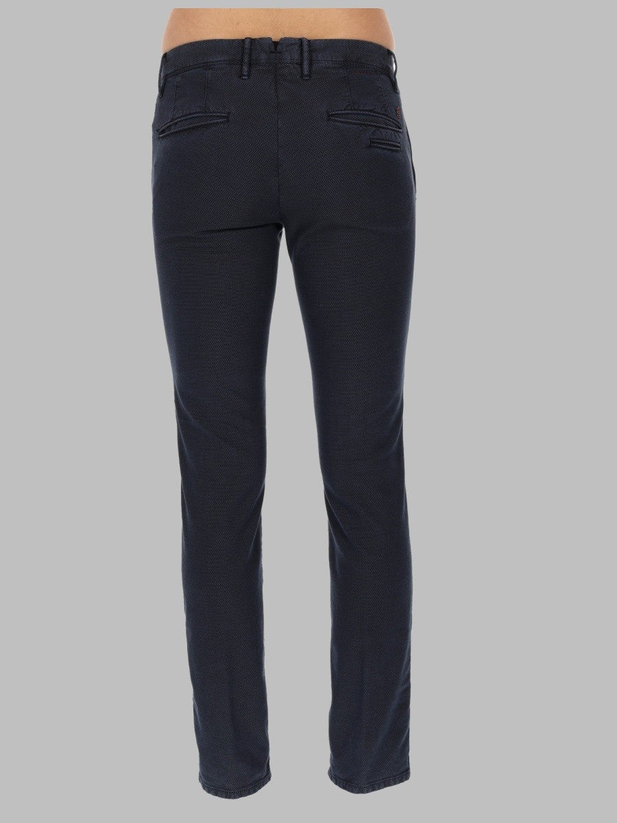 PANTALONE CON PATCH LOGO 2