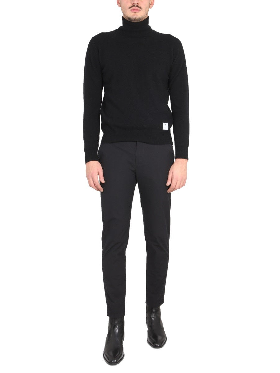 PANTS WITH LOGO PATCH 2