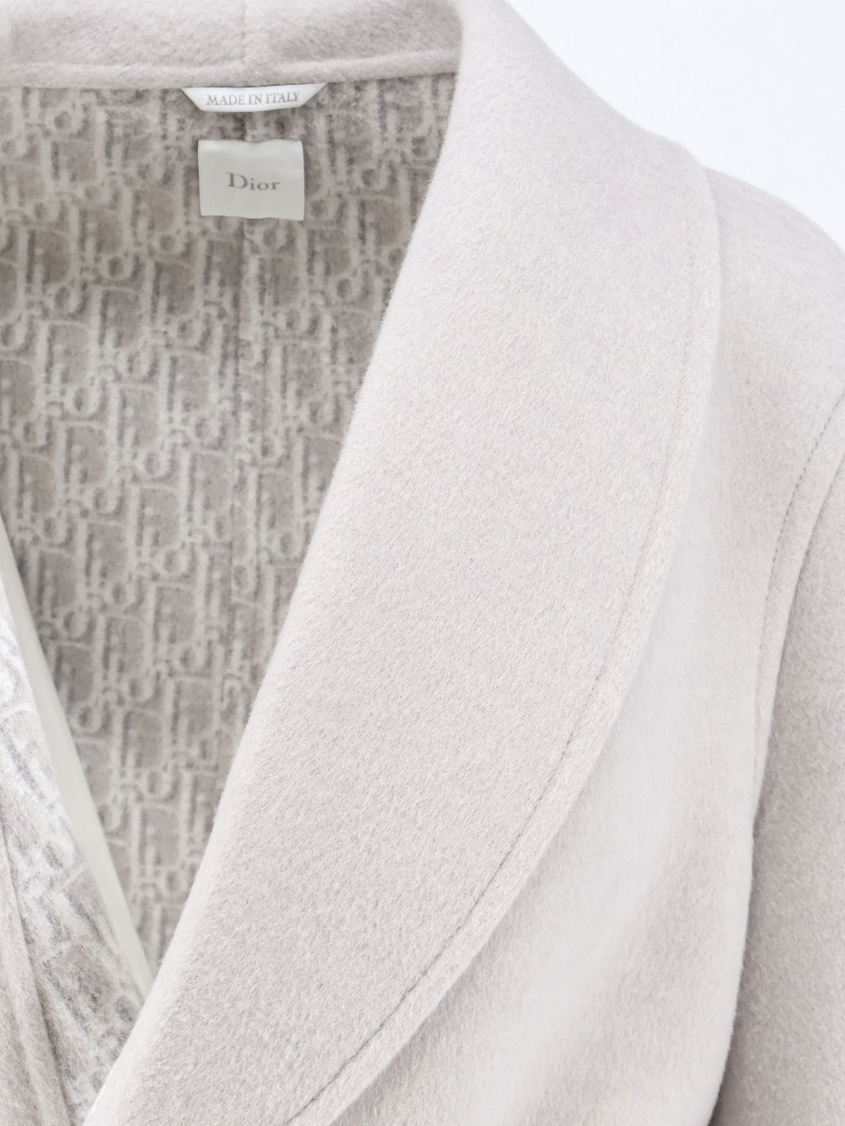 Short virgin wool coat 3