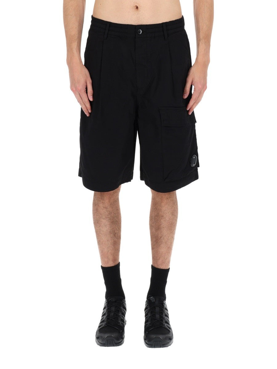SHORTS CARGO CON PATCH LOGO 4