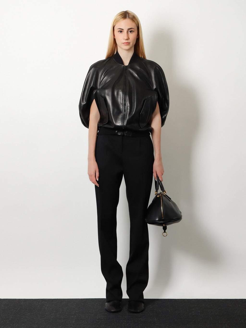 Sleeveless leather jacket 2