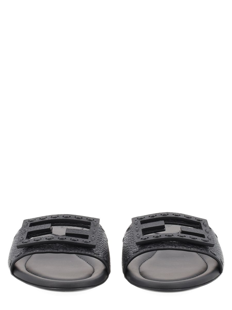 SLIDE "BAGUETTE" IN PELLE NERA 3
