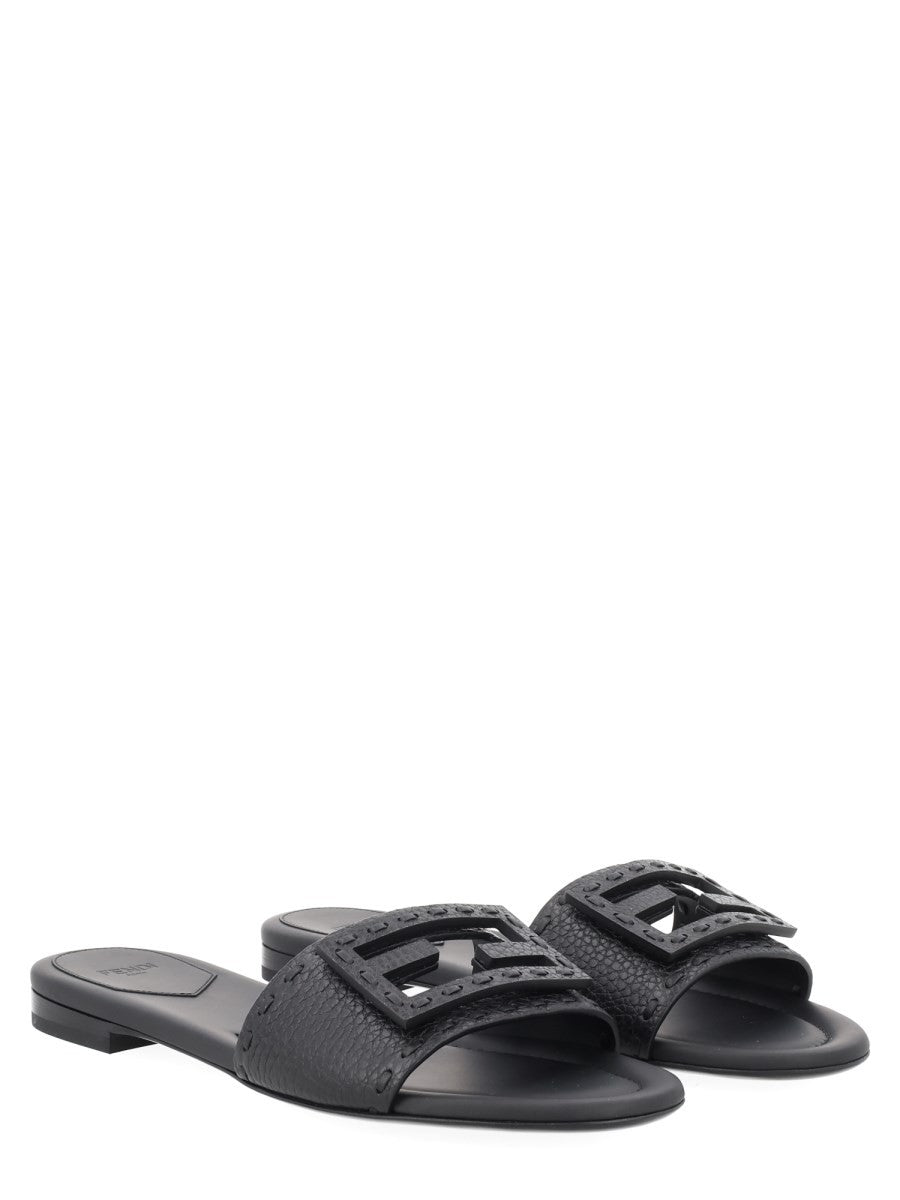 SLIDE "BAGUETTE" IN PELLE NERA 2