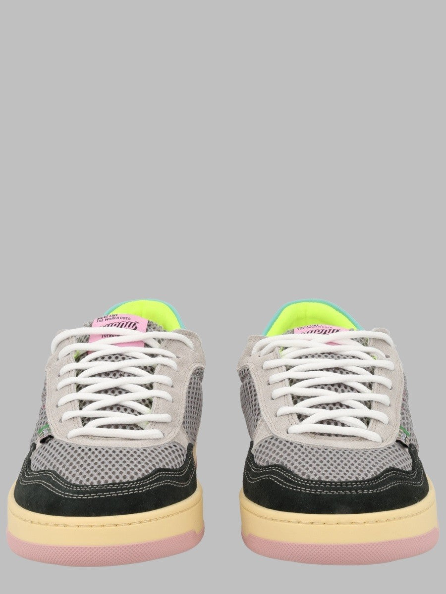 Sneaker "Equal Special"