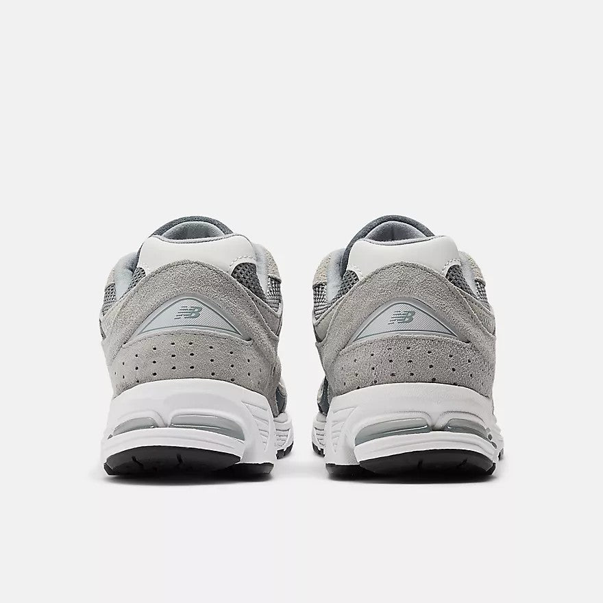 Sneakers M2002RDC 2
