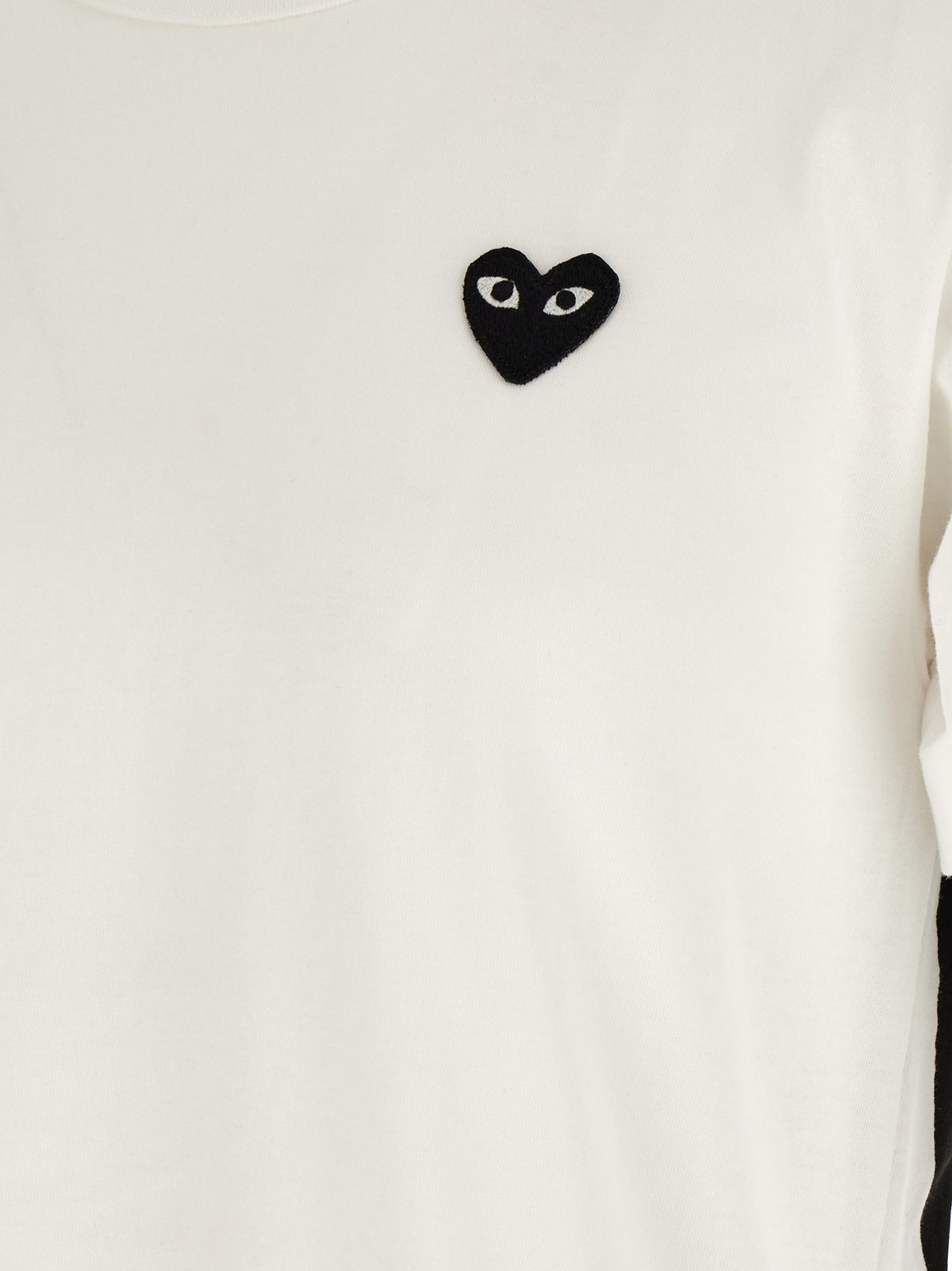 T-Shirt with heart patch 4