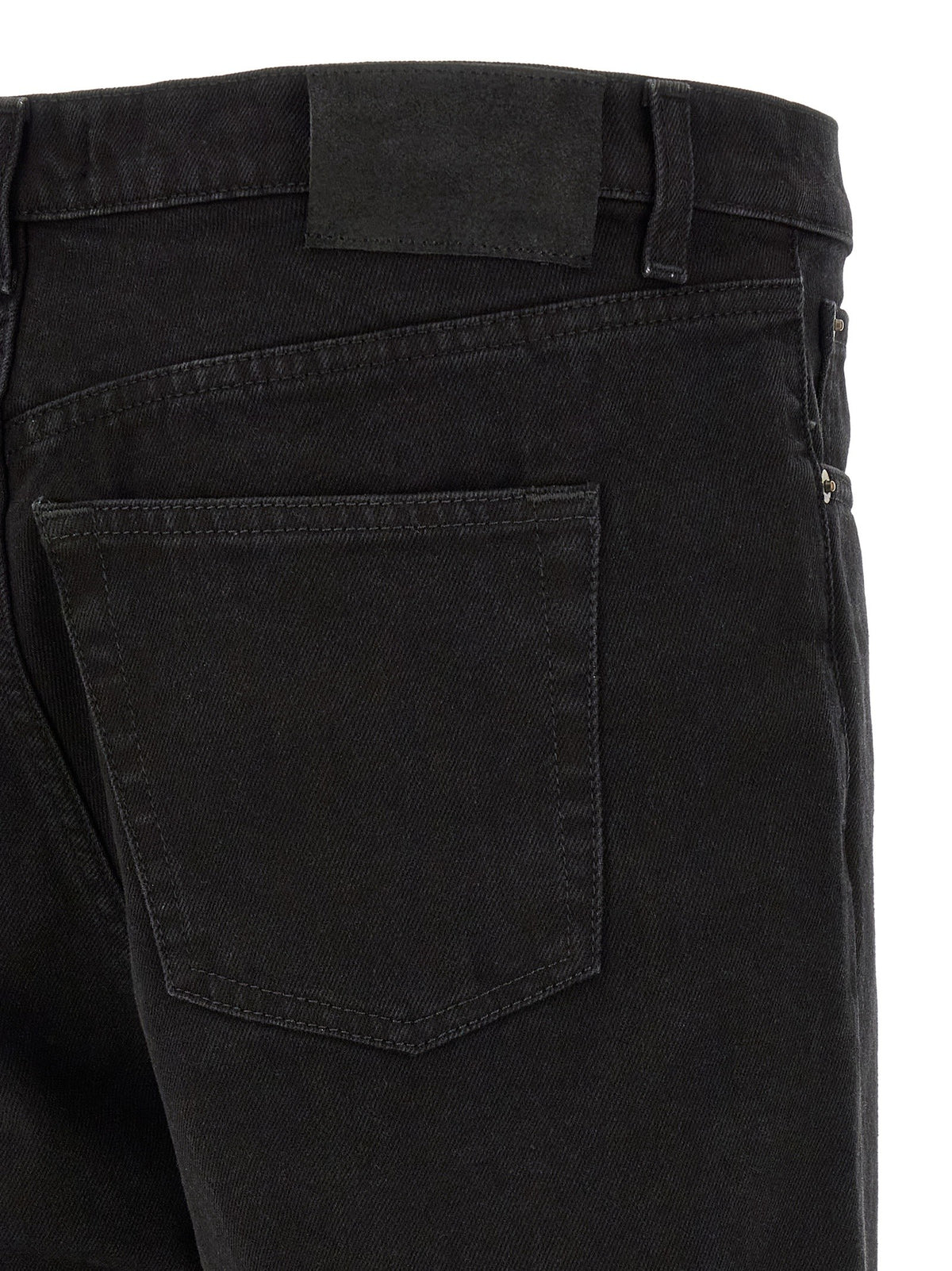 Tapered leg jeans 4