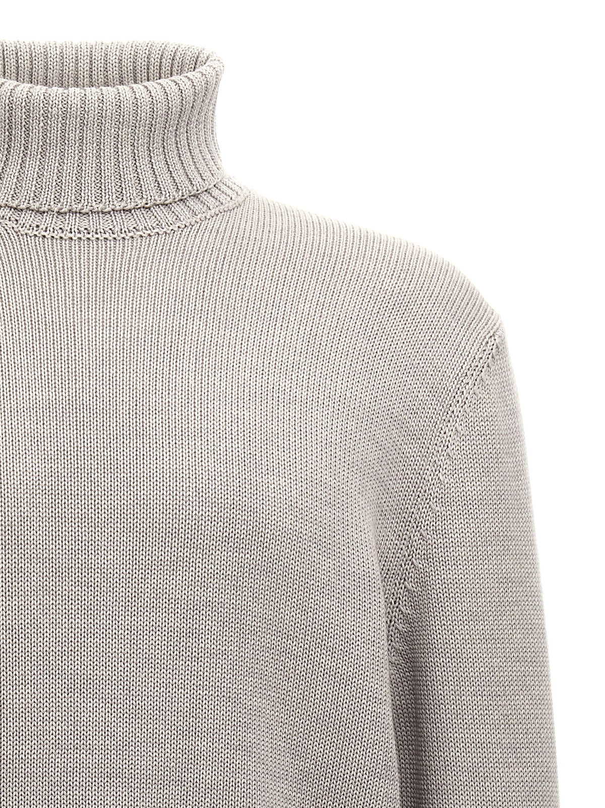 Turtle-Neck Sweater 3
