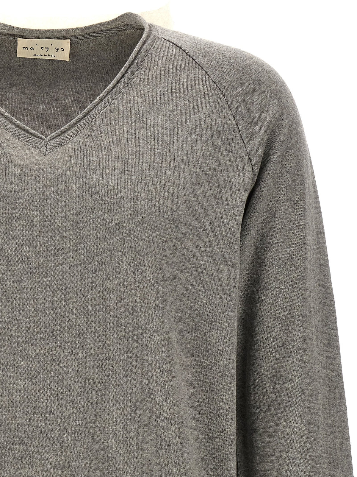 V-neck sweater 3