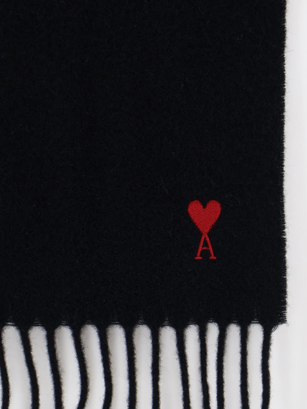 Wool scarf with Ami de Cœur embroidery 2