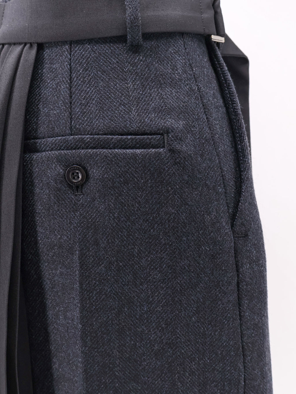 Wool skirt with pleated insert 3