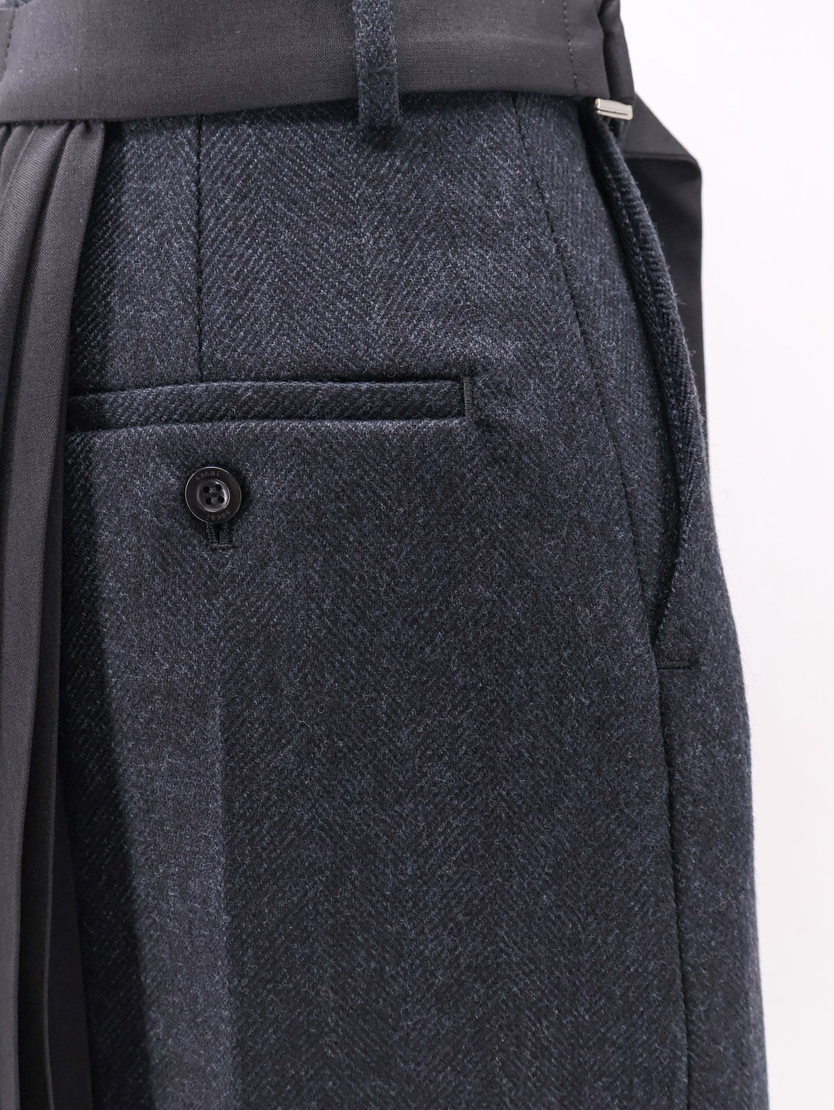 Wool skirt with pleated insert 3