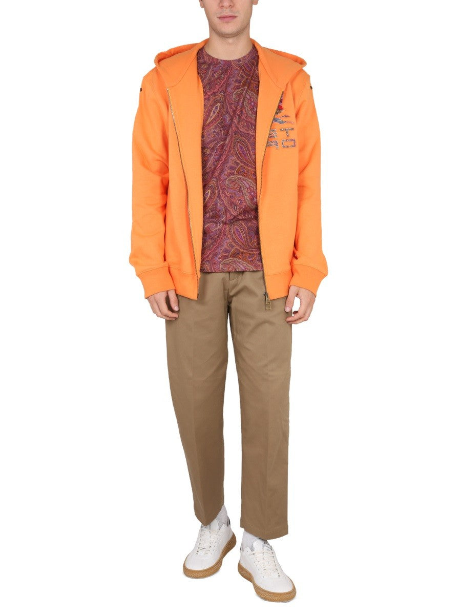 ZIP SWEATSHIRT. 2
